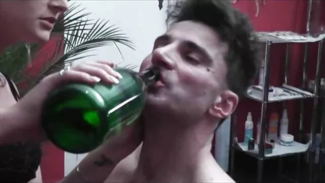 Bácsi maszturbál szexvideok magyarul a kakas, csak alszik az unokahúga seggét rózsaszín bugyi.
