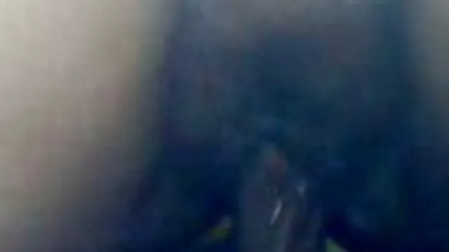 Lány ribanc lassan levetkőzik előtt nagyseggű szex öreg)