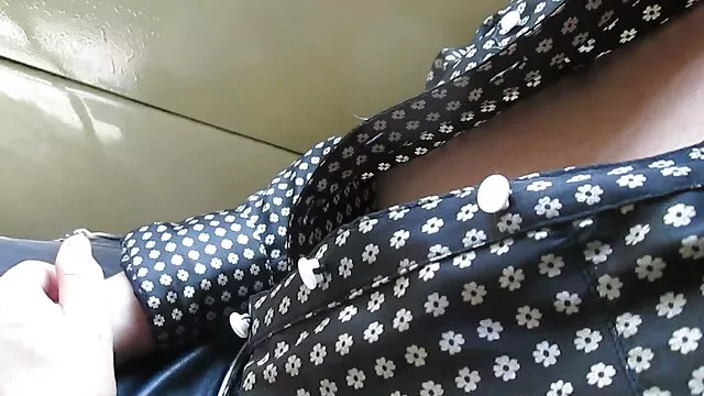Fiatal orosz diák maszturbál egy szűk punci. punci kefélés