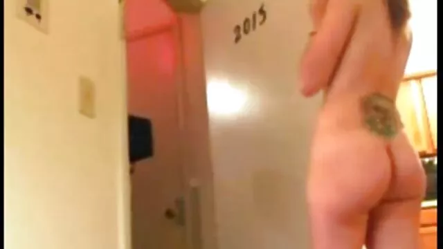 Ragadt egy hosszú nyelv a barátnők vagina formás punci