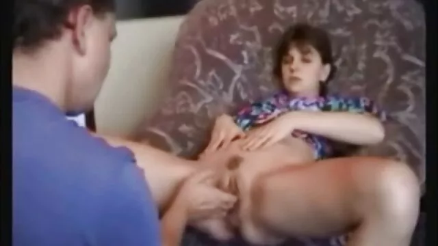 a nő Puncija Nedves lesz a szerető fekete kakasán a haszontalan csaladipornoingyen férj előtt.