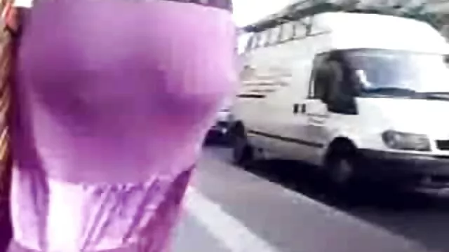 Két szőke ingyen öreg szex felvette a telefont, mint egy vidám, vidám srác
