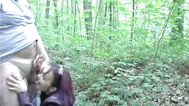 Veronica Rodriguez spriccel újra meg újra a jóga anya. gruppen szexvideók