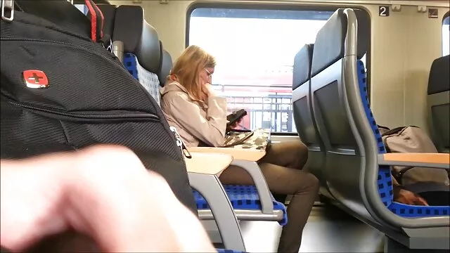 A ribancok szexorgiát leszbi sexvideok tartottak a klubparti alatt.