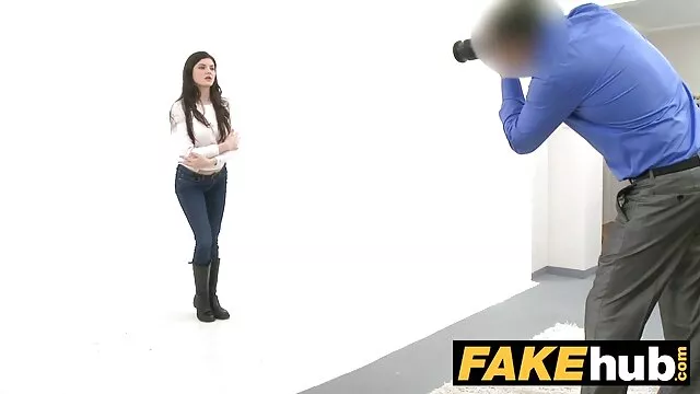 Egy fehér srác a ingyenesszexfilmek nyomornegyedekben a kakas a seggét sétál piszkos tanár