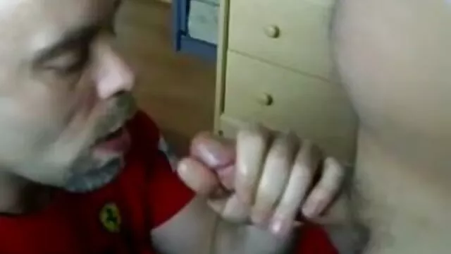 A nő a férje, a báb előtt egy másik ponovideok ingyen embert kefél.