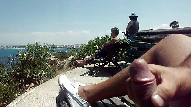 Két kis kozákok kakil sexfilmekingyen a kamera előtt.