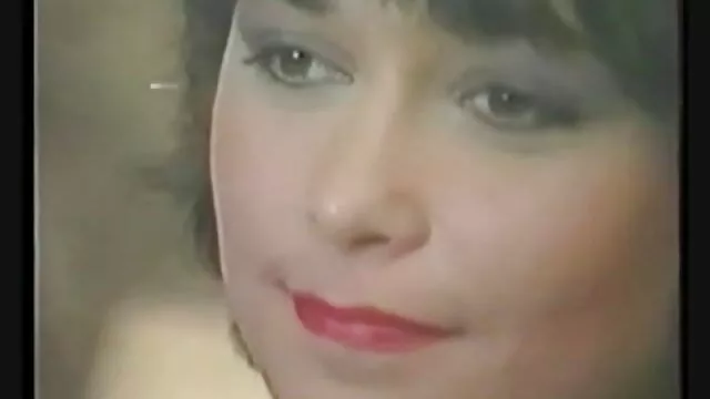 A nő ujjai stimulálják a férje prosztatát az anuson keresztül. testvér sex videók