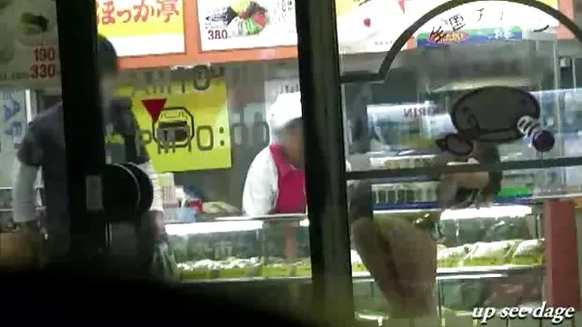 A fiatal férj és feleség kibaszott egy jó nő, és gruppen szexvideo verte őt.