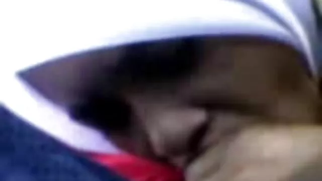 A fiatal ingyenes pornó nővér ugrik a beteg farkába.